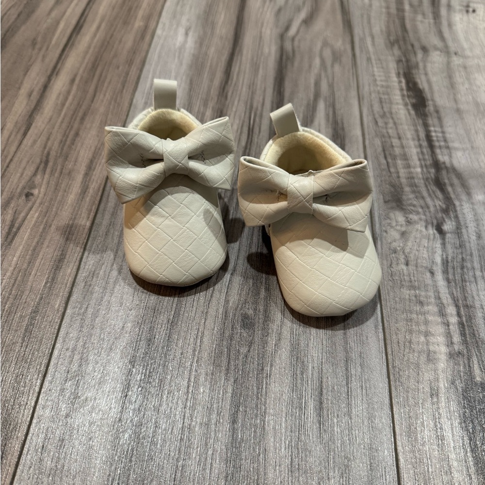 Chic Quilted Baby Shoes with Bow